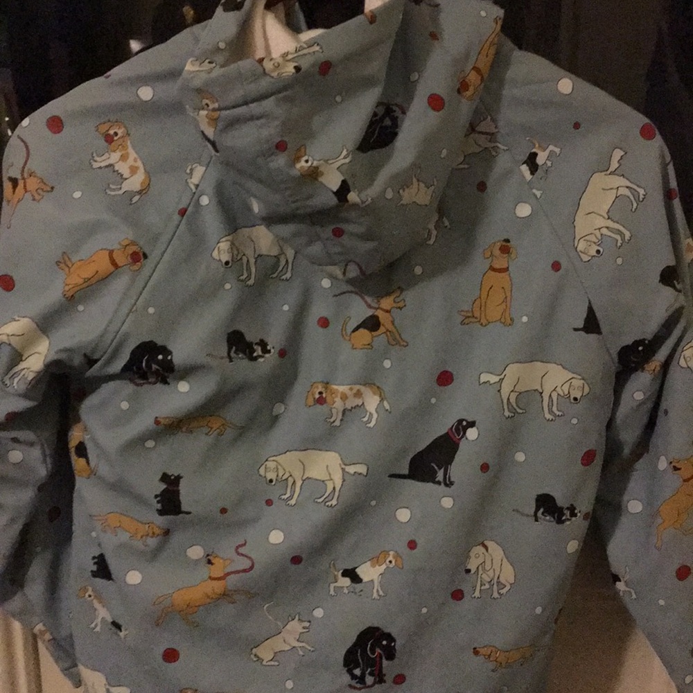 Rain coat with dogs playing. - Picture 5 of 8